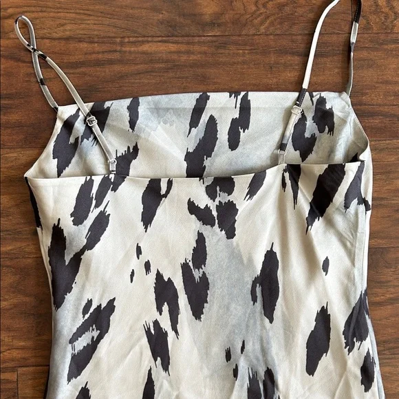 Express Black and Cream Patterned Midi Dress - Picture 8 of 8